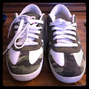 DC sneakers camo, white, pink size 8L